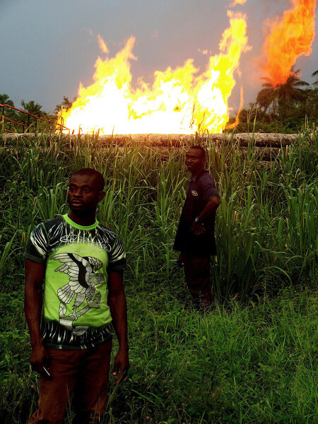 Ropa a zemní plyn se v Nigérii těží od padesátých let minulého století Ropa a zemní plyn se v Nigérii těží od padesátých let minulého století