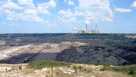 Hnědouhlená elektrárna a důl Bełchatów v Polsku