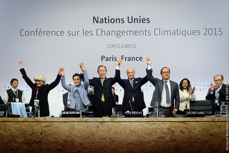 Veliká radost z pařížské dohody. Svět je ale teprve na začátku. Účinnost dohody je podmíněna ratifikací alespoň v 55 státech produkujících nejméně 55 procent skleníkových plynů. Ratifikační proces by měl začít v dubnu příštího roku