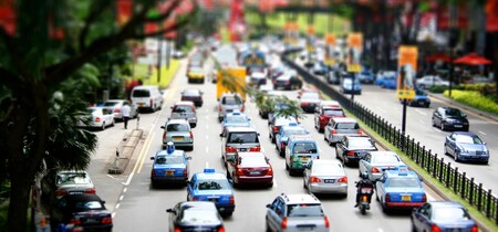 Pětimilionový Singapur od příštího roku zakáže, aby na jeho silnice vyjely další automobily.  Důvodem je nedostatek pozemků pro nové silnice a přeplněnost stávajících komunikací.
