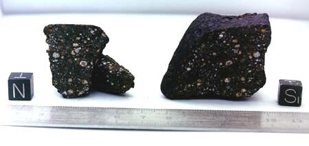 Tento meteorit nalezený v Antarktidě podrobili vědci zkoumání.