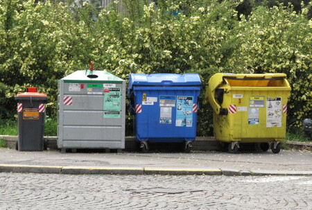 Kontejnery pro směsný komunální odpad, papír a plasty jsou plánovány v objemu pět metrů krychlových, kontejnery na bioodpad v objemu tři metry krychlové.