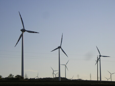 Větrné elektrárny oteplují své bezprostřední okolí, tvrdí američtí vědci