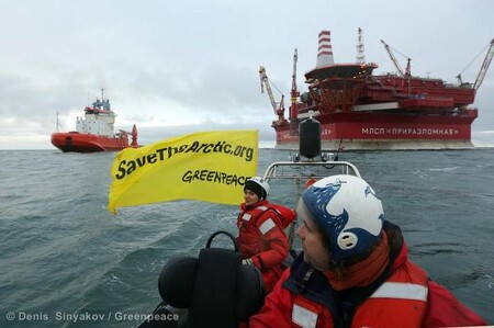 Podle Greenpeace plošina Gazpromu nemá v současnoti platný oficiální havarijní plán pro případ úniku ropy