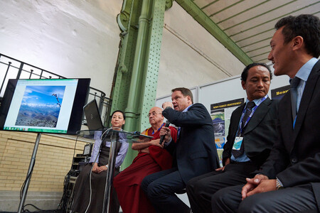 Ekolog a bývalý ministr životního prostředí Martin Bursík v rámci klimatické konference COP21 v Paříži, které se zúčastnila i tibetská delegace, vyzval světové společenství, aby uznalo ekologický význam Tibetu