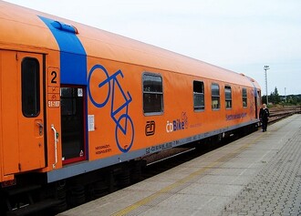České dráhy ročně přepraví víc jak 600 tisíc kol. Na snímku speciální vagón na přepravu kol.