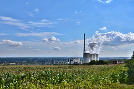 Elektrárna Chvaletice je nejmladší hnědouhelnou elektrárnou v zemi, v provozu je od roku 1979