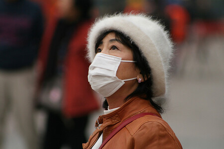 Špatná kvalita vzduchu je v Pekingu i jinde v Číně dlouhodobým problémem způsobeným hlavně prudkým ekonomickým vývojem v zemi.