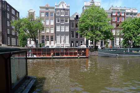 Útulek vznikl v roce 1968, když Henriette van Weeldeová získala starý holandský nákladní člun a přetvořila ho v ubytovnu pro kočky.