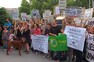 Demonstrace před ministerstvem životního prostředí za ukončení zásahu na Ptačím potoce