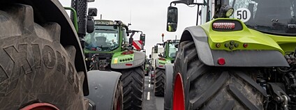 Řada traktorů Foto: Depositphotos