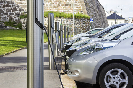 Evropská unie neplánuje zavést kvóty na elektrická auta pro automobilový sektor.