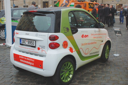 E.on podporuje rozvoj elektromobility, jeden z vozů půjčil na rok také společnosti Vodafone.