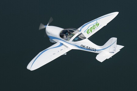 Prototyp lehkého sportovního vrtulového elektroletounu SportStar Epos vyvinula česká firma Evektor.