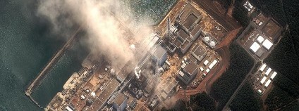 E Fukušima v Japonsku poškozená zemětřesením a vlnou cunami v roce 2011 Foto: DigitalGlobe / Greenpeace