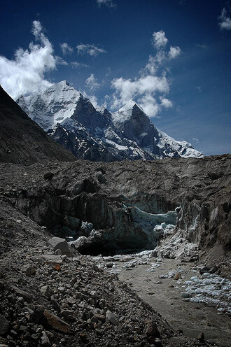 "Případ s himálájskými ledovci, které měly roztát do roku 2035, je hrubá, trapná a hloupá chyba, která se do zprávy IPCC neměla dostat," říká Ladislav Metelka. Na snímku ledovec Gangotri na horním toku řeky Gangy.