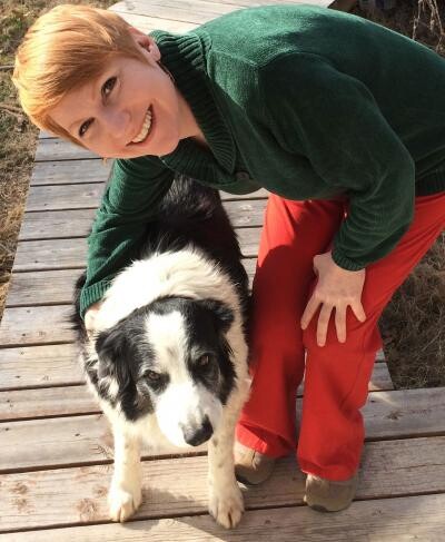 Christine Harrisová, profesorka psychologie na University of California, a border kolie Samwise, která profesorku k výzkumu psí žárlivosti inspirovala.