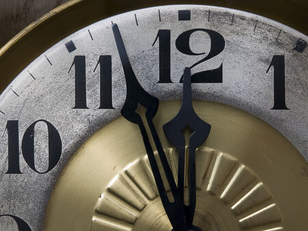 Svět se během uplynulého roku opět přiblížil riziku apokalypsy, kterému je nejblíže od roku 1953. Podle amerických jaderných vědců se ručičky na pomyslných hodinách posledního soudu (Doomsday Clock) posunuly o 30 vteřin a ukazují dvě minuty do půlnoci.  (Ilustrační snímek)