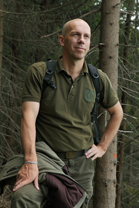 Jan Hřebačka začínal v Krkonoších v roce 1992 jako zaměstnanec Lesů České republiky. Od začátku roku 1994 pak pracoval na různých pozicích na Správě Krkonošského národního parku, než jej po úspěšném výběrovém řízení k 1. březnu 2008 jmenoval ministr životního prostředí Martin Bursík ředitelem Správy.