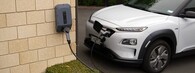 Dobíjení elektromobilu Hyundai Kona EV u domu