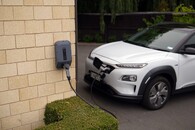 Dobíjení elektromobilu Hyundai Kona EV u domu