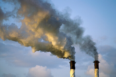 Většina emisí skleníkových plynů z fosilních paliv pochází z pálení uhlí, připadá na něj 43 %