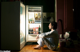 Lednice je užitečná pro skladování potravin. Ale určitě není dobré do ní dlouho civět a větrat!
