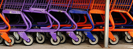 Řada nákupních vozíků. Foto: Jim/Flickr.com