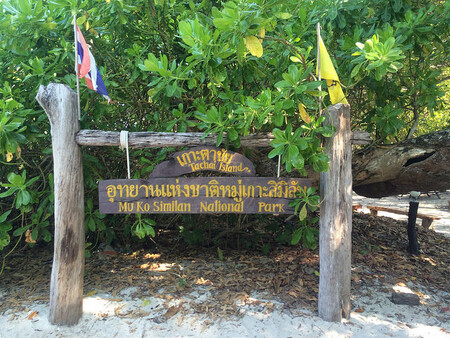 Ostrov je součástí národního parku Similan a s oblibou ho navštěvují turisté a potápěči. Podle expertů má pláž na ostrůvku Ko Tačaj kapacitu zhruba 70 lidí, počet turistů zde ale někdy přesahuje i tisícovku