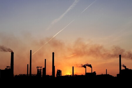 Podle rozsudku firma v roce 2011 vypustila do ovzduší víc škodlivin, než měla povoleno.  Ilustrační snímek
