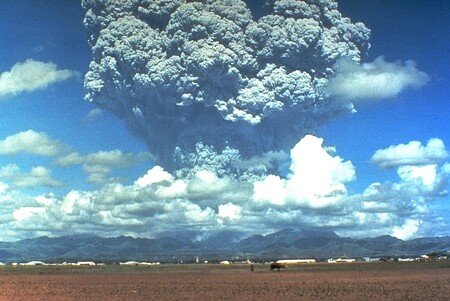Tak vypadal ničivý výbuch sopky Pinatubo na Filipínách v roce 1991.