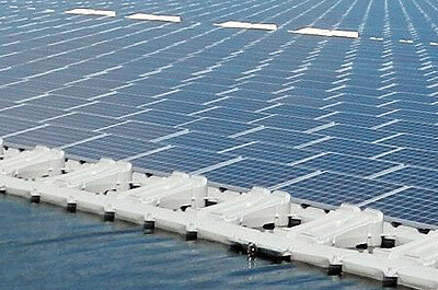 Vyšší náklady na instalaci nejsou pro Japonsko překážkou. V hustě zalidněné zemi je nedostatek vhodných ploch k instalacím fotovoltaických elektráren.