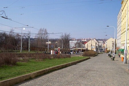 Palmovka (na obrázku) představuje důležité lokální centrum a těžiště celé spodní části údolí Rokytky. Současně se jedná o urbanisticky jedno z nejkomplikovanějších míst v Praze.