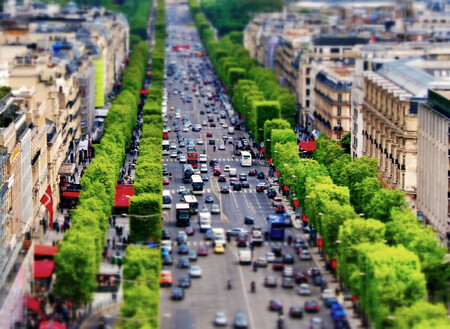 Podle údajů zveřejněných v uplynulých dnech se prodej automobilů ve Francii v srpnu zvýšil o 9,4 procenta. Španělsko vykázalo nárůst o 13,1 procenta a Itálie o 15,8 procenta. / Na ilustračním fotu je doprava v Paříži.