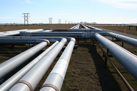 Ruská státní firma Gazprom v současné době zajišťuje přibližně třetinu dodávek plynu do EU. Hlavní tranzitní zemi je přitom Ukrajina, která by podle ukrajinského prezidenta tak mohla přijít až o dvě miliardy dolarů (přibližně 47 miliard Kč). / ilustrační foto