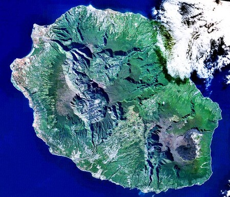 Pod ostrovem leží úlomek kontinentu. Podobných míst by mohlo být na světě víc. Na snímku ostrov Reunion.