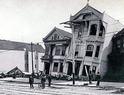Dosud se předpokládalo, že zemětřesení v oblasti Los Angeles nebyla výsledkem lidské činnosti, řekla seizmoložka USGS Sue Houghová, která výzkum vedla. Ilustrační snímek San Francisca pobořeného zemětřesením.
