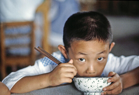 Na ilustračním snímku čínský školák. Čína je stále nejlidnatější zemí světa, žije v ní přibližně 1,35 miliardy lidí