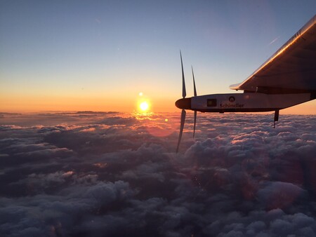 Letoun Solar Impulse 2 nad Japonskem.