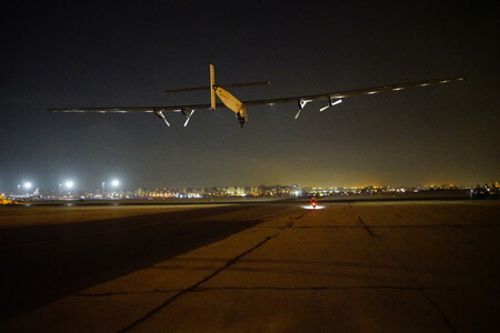 Letoun Solar Impulse 2 včera vydal na poslední přelet do Abu Zábí.