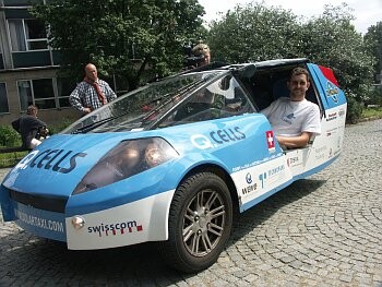 Palmer objel svět s vozem na solární pohon, letos bude organizovat další ročník závodu elektromobilů.