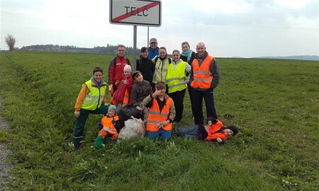 Na Vysočině dobrovolníci během letošního jara posbírali odpadky kolem 2850 kilometrů silnic.