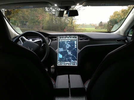 Majitelé elektromobilů Tesla Model S a Model X už si nemusí lámat hlavu s parkováním.