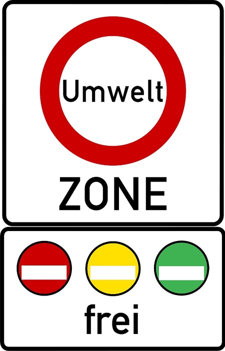 Značka nízkoemisní zóny v Německu - umožňuje vjezd automobilům splňujícím normu Euro 2 a vyšší.