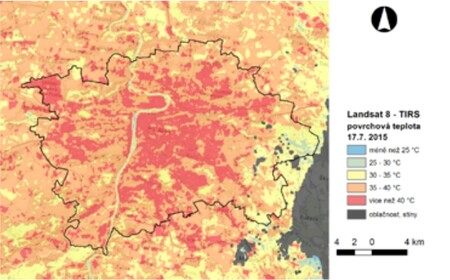 Povrchová teplota na území hl. m. Prahy dne 17. 7. 2015 kolem poledne (na obrázku snímek satelitu Landsat8).