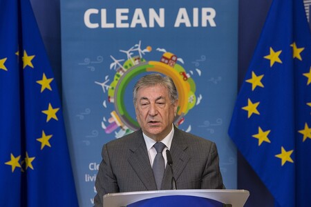 Bezodkladně odstraňte své nedostatky v ochraně čistého ovzduší, vzkázal MZP eurokomisař  Karmenu Vella