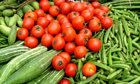 Farmářská tržiště v Praze jsou zavřena, podle slov organizátora Jiřího Sedláčka „to bez ovoce a zeleniny není úplně ono“.