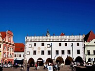 Historická budova radnice na náměstí Svornosti v Českém Krumlově