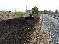 struska na náspu železnice