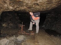 Richard Pokorný během měření půdorysuv dole Gil na Islandu